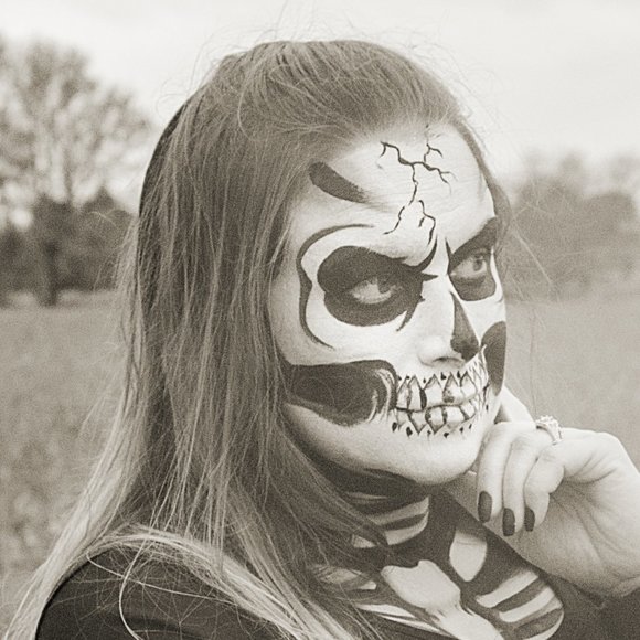 Meet your Posher, Nicole - Picture 2 of 2